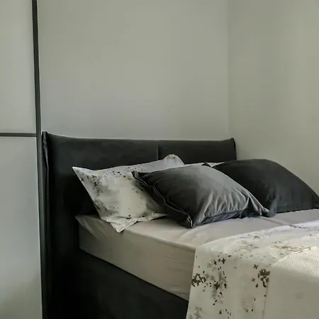 Blackpearl Apartment Split