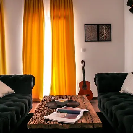 Blackpearl Apartment Split
